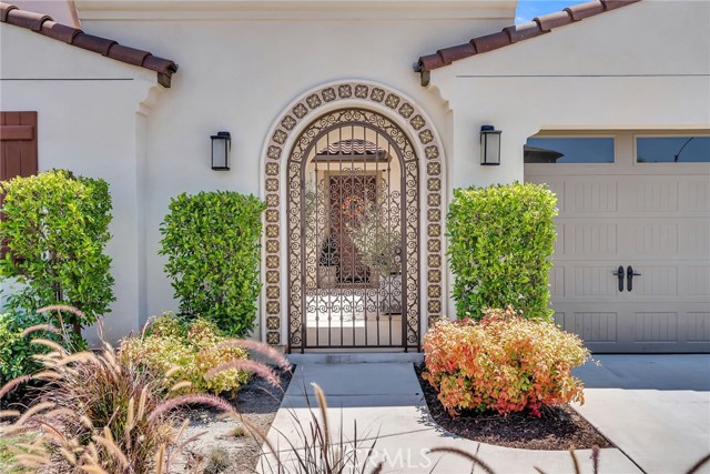 Detail Gallery Image 4 of 19 For 12237 Cortona Pl, Riverside,  CA 92503 - 4 Beds | 4/2 Baths