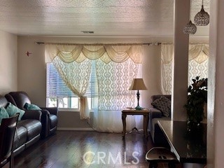 https://media.crmls.org/medias/1da10fc3-57d8-4898-bd94-fb4b77f3dea8.jpg?preset=X-Large