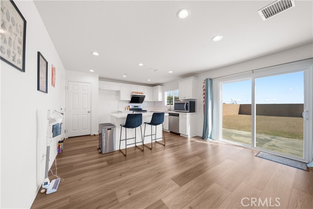 Detail Gallery Image 11 of 38 For 11601 Halter St, Victorville,  CA 92392 - 4 Beds | 3 Baths