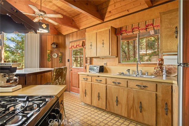 24379 Bernard, Crestline, CA 92325