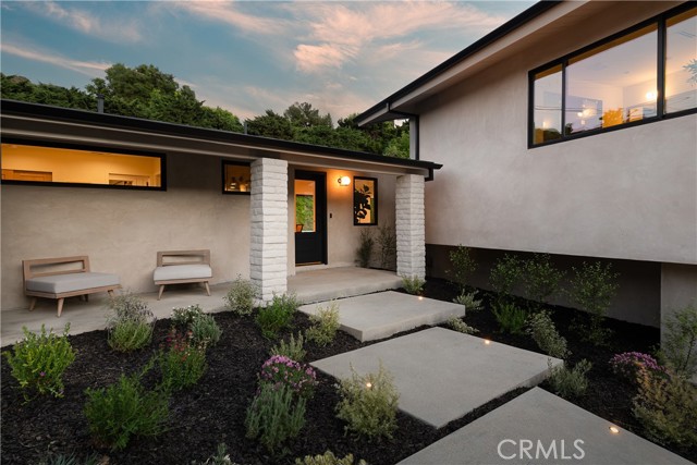 Detail Gallery Image 2 of 40 For 14404 Glorietta Dr, Sherman Oaks,  CA 91423 - 3 Beds | 3/1 Baths