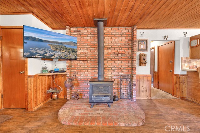 Detail Gallery Image 17 of 75 For 438 Boyd Trl, Big Bear Lake,  CA 92315 - 2 Beds | 2 Baths