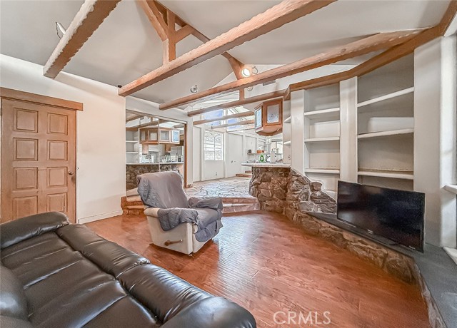 8835 Monogram Avenue, North Hills CA: https://media.crmls.org/medias/1da2b2b7-8ef4-4e8c-b729-042d40143f47.jpg