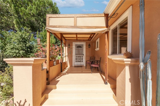 Detail Gallery Image 4 of 57 For 10424 Tujunga Canyon, Tujunga,  CA 91042 - 4 Beds | 3 Baths