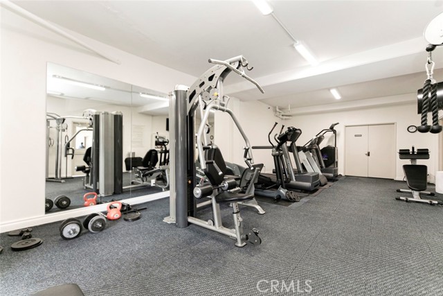 6700 Hillpark Drive, Los Angeles CA: https://media.crmls.org/medias/1da35db9-79ab-4e6c-a99b-5370cb006821.jpg