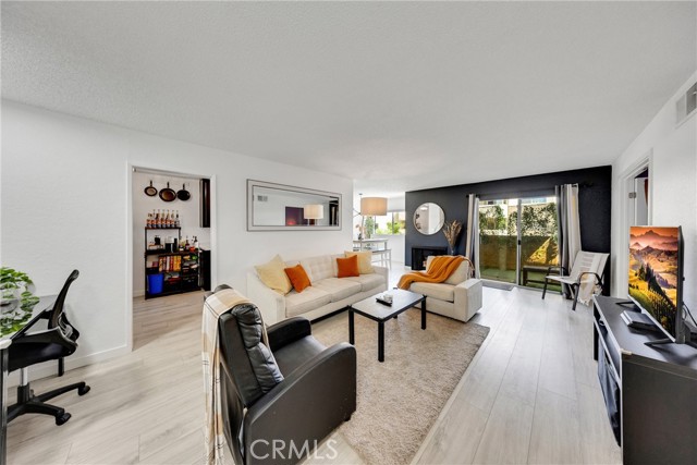 2386 E Del Mar Boulevard, Pasadena CA: https://media.crmls.org/medias/1da48f90-f503-4e0a-a2d6-7b2d3b5c260c.jpg