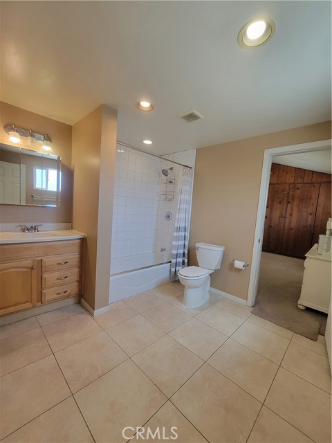 7161 N Atlantic Place, Long Beach CA: https://media.crmls.org/medias/1da4d05c-d02e-46df-94cc-89db105881de.jpg
