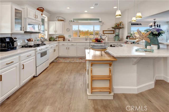 Detail Gallery Image 10 of 53 For 40 Saratoga, Newport Beach,  CA 92660 - 3 Beds | 2/1 Baths