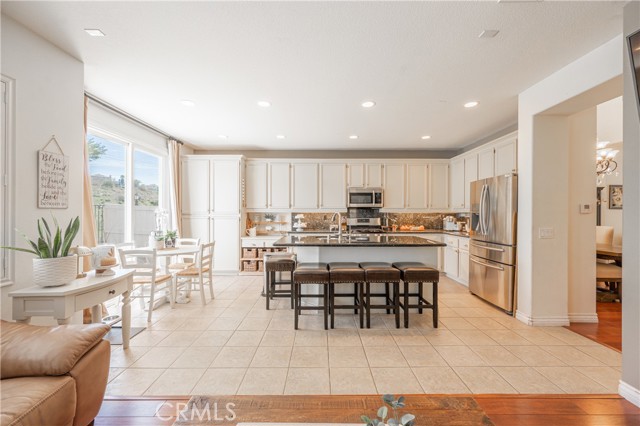 Detail Gallery Image 3 of 43 For 28692 Placerview, Saugus,  CA 91390 - 4 Beds | 3 Baths