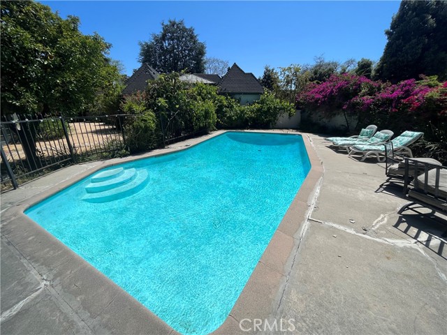 Detail Gallery Image 4 of 21 For 624 N Roxbury Dr, Beverly Hills,  CA 90210 - 4 Beds | 4 Baths