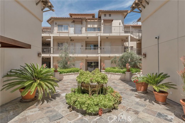 Detail Gallery Image 5 of 30 For 3003 W Riverside Dr #201,  Burbank,  CA 91505 - 2 Beds | 2 Baths