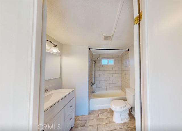 Detail Gallery Image 7 of 7 For 9847 Cedar Ave, Bloomington,  CA 92316 - 2 Beds | 1 Baths