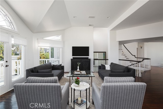 Detail Gallery Image 7 of 60 For 212 Kings Pl, Newport Beach,  CA 92663 - 4 Beds | 3/2 Baths