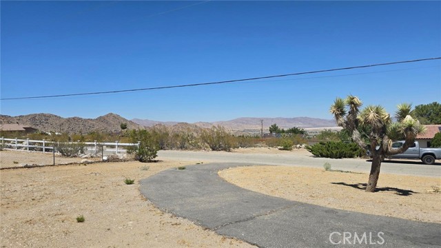 Detail Gallery Image 5 of 10 For 32673 Zircon Rd, Lucerne Valley,  CA 92356 - 3 Beds | 1 Baths