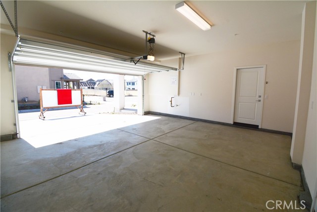 2553 E Kiwi Ct, Ontario CA: https://media.crmls.org/medias/1da938ed-58c5-4db7-8e1c-da501e4f68c6.jpg