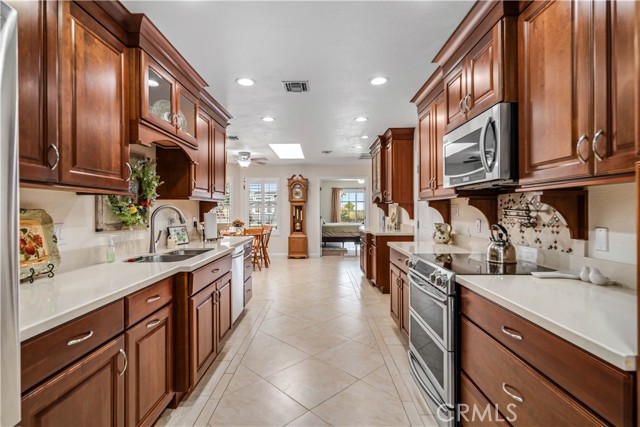 Detail Gallery Image 17 of 48 For 6151 Hickory St, Palmdale,  CA 93551 - 4 Beds | 2 Baths