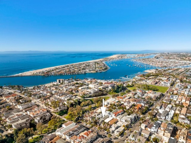 411 Goldenrod, Corona del Mar CA: https://media.crmls.org/medias/1dac234d-57c4-4f01-95ac-de7ca8ef73dd.jpg