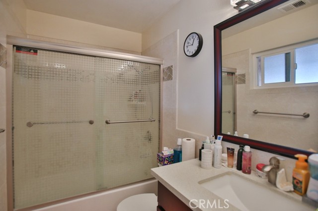 Detail Gallery Image 27 of 30 For 3900 W Hazard Ave #B,  Santa Ana,  CA 92703 - 2 Beds | 2/1 Baths