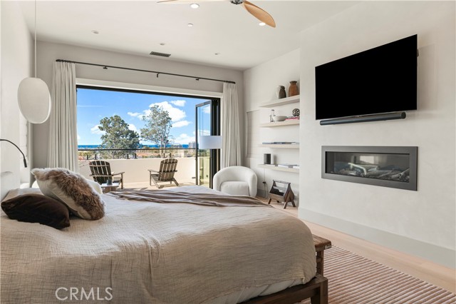 Detail Gallery Image 15 of 40 For 2212 Cliff Dr, Newport Beach,  CA 92663 - 5 Beds | 5/1 Baths