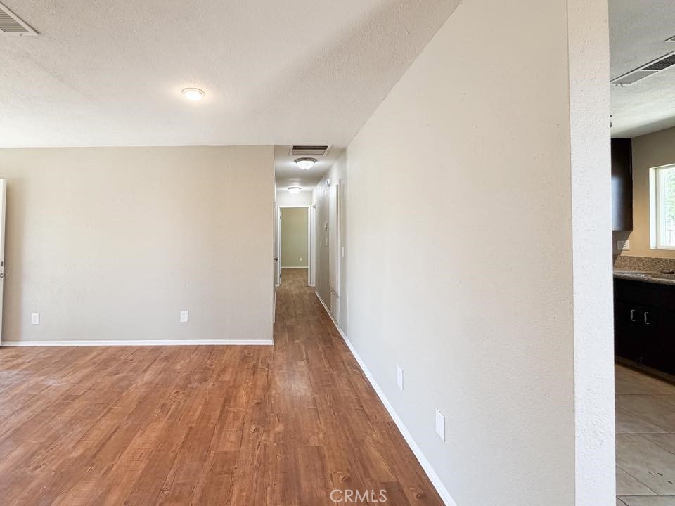 https://media.crmls.org/medias/1dacbaa4-e727-41ab-ab29-82b78807fd1d.jpg?preset=X-Large