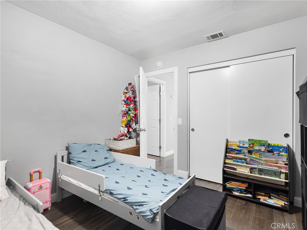https://media.crmls.org/medias/1dad7ede-c210-4904-ba6d-338b42afb5dc.jpg?preset=X-Large