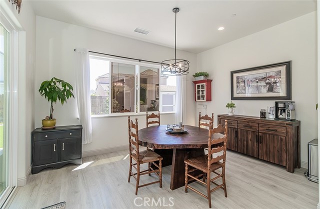 Detail Gallery Image 13 of 53 For 1523 N Ryan Ave, Clovis,  CA 93619 - 5 Beds | 4 Baths