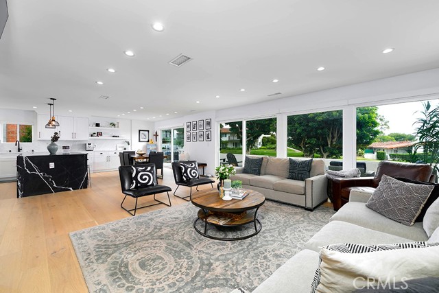 2111 Vista Entrada, Newport Beach CA: https://media.crmls.org/medias/1dadd6e8-5fc2-4e9e-9ec1-04aae3a42135.jpg