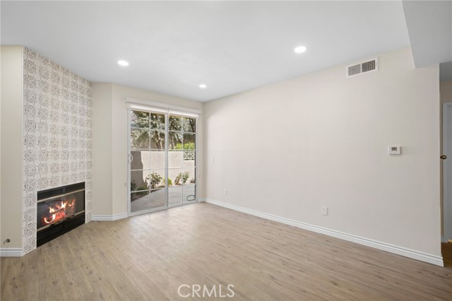 23735 Del Monte Drive, Valencia CA: https://media.crmls.org/medias/1daefee8-aebb-409c-b252-d38cae5109c5.jpg