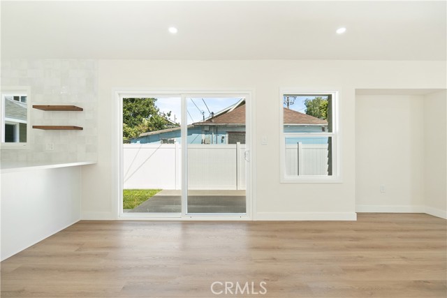 1027 E 10th St, Long Beach CA: https://media.crmls.org/medias/1db0a504-162a-43e2-b93b-89b01834c4c7.jpg