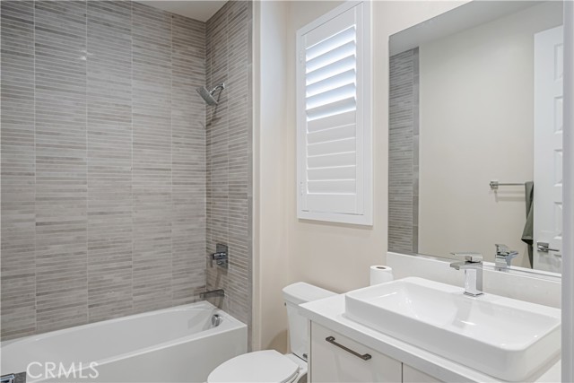 20532 W Birmingham Way, Porter Ranch CA: https://media.crmls.org/medias/1db11354-b499-42a3-b3e2-4a36b087e76d.jpg
