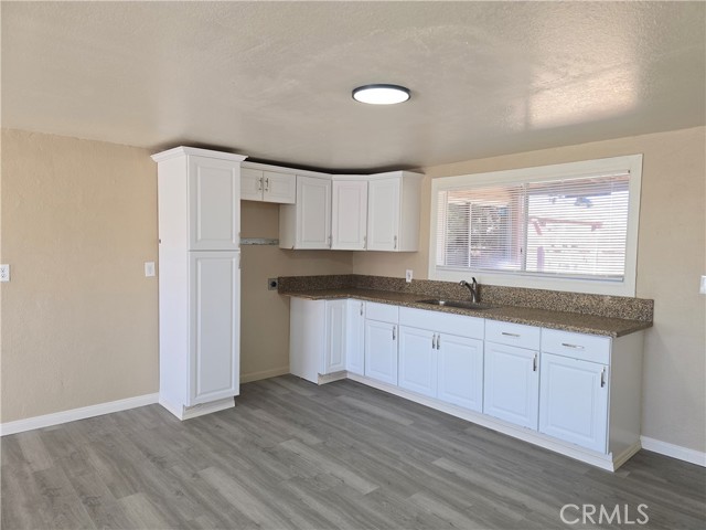 Detail Gallery Image 6 of 16 For 8651 S Loop, California City,  CA 93505 - 2 Beds | 1 Baths