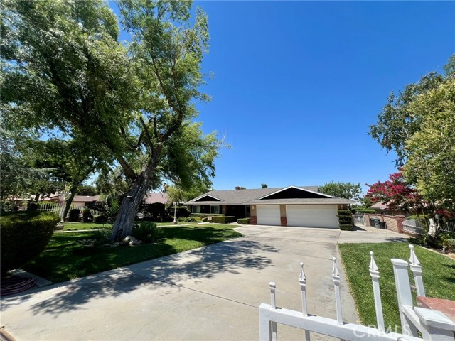 Detail Gallery Image 2 of 47 For 4643 West Avenue M14, Quartz Hill,  CA 93536 - 4 Beds | 3/1 Baths