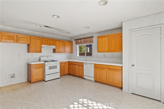 45629 Barham Avenue, Lancaster CA: https://media.crmls.org/medias/1db18a54-bb81-4cc6-b136-6d2adf857619.jpg