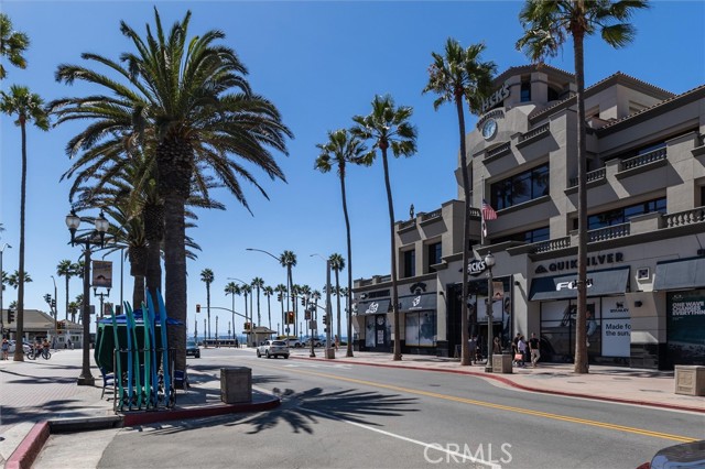 308 5th Street, Huntington Beach CA: https://media.crmls.org/medias/1db1d1e9-61f5-45f1-a7f2-d503da2b3bd3.jpg