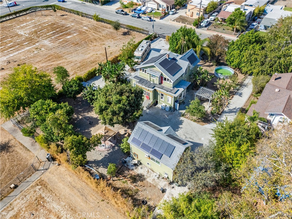 https://media.crmls.org/medias/1db3768d-c33d-4372-9484-403829e5405b.jpg?preset=X-Large