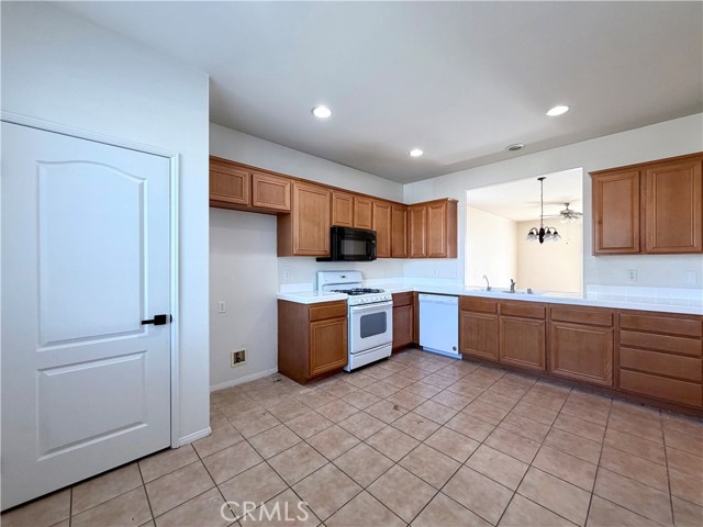 Detail Gallery Image 5 of 16 For 1042 Sun up, San Jacinto,  CA 92582 - 3 Beds | 2 Baths