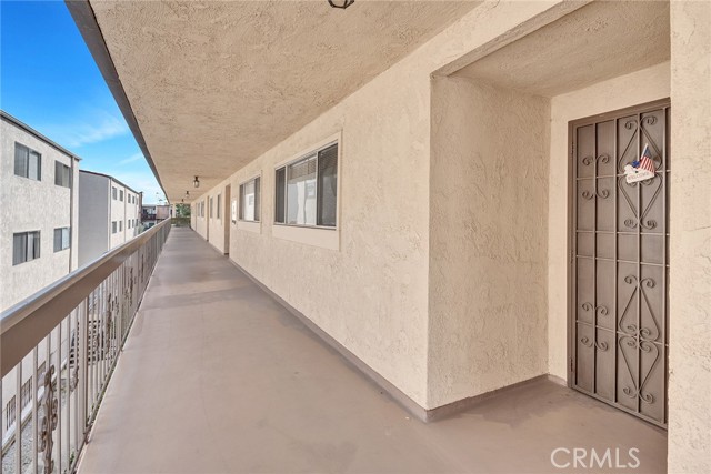 6151 Canterbury Drive, Culver City CA: https://media.crmls.org/medias/1db439e0-a8e0-4f86-913a-952c28a7d435.jpg