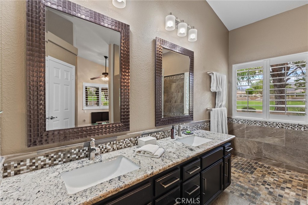 MLS #OC25223334 image #16