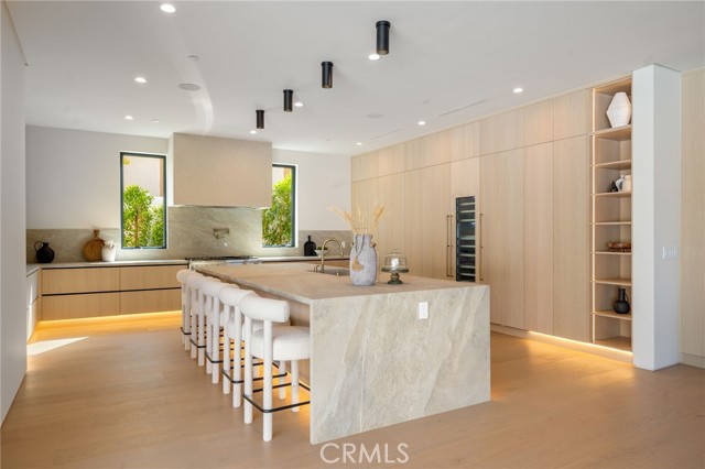 Detail Gallery Image 14 of 73 For 16728 Morrison St, Encino,  CA 91436 - 7 Beds | 6/1 Baths