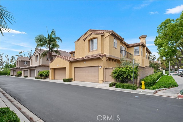 17 Crescent City, Irvine CA: https://media.crmls.org/medias/1db5b600-1410-4d3b-ac3b-7b500ed9f0b4.jpg