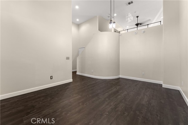 Detail Gallery Image 3 of 23 For 33650 Willow Haven, Murrieta,  CA 92563 - 3 Beds | 2/1 Baths