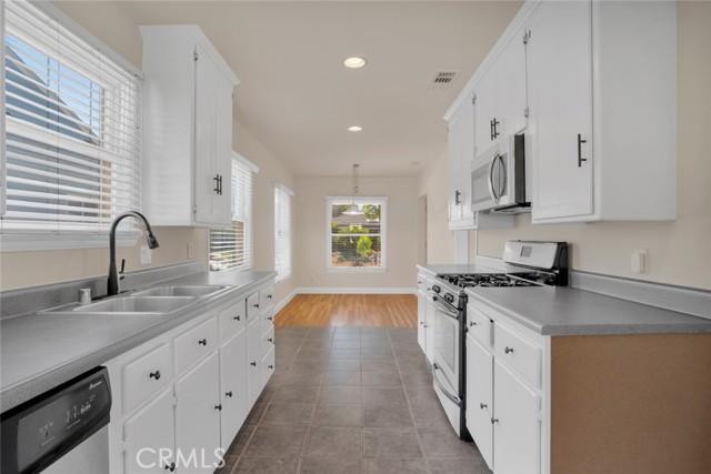 Detail Gallery Image 11 of 28 For 6614 Forbes Ave, Lake Balboa,  CA 91406 - 3 Beds | 1 Baths