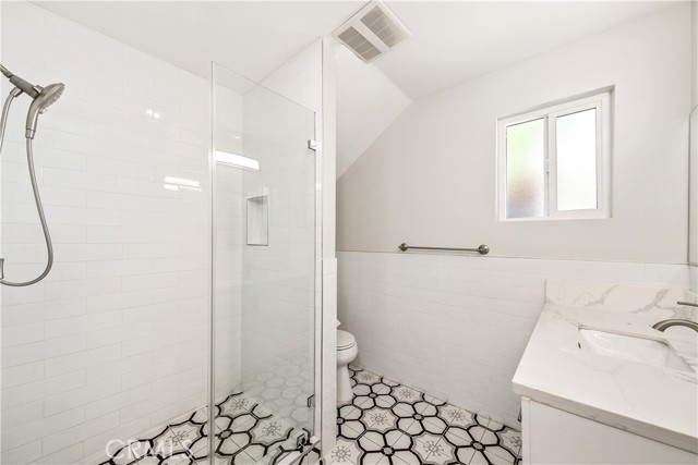 Detail Gallery Image 14 of 27 For 5157 6th Ave, Los Angeles,  CA 90043 - 5 Beds | 2 Baths