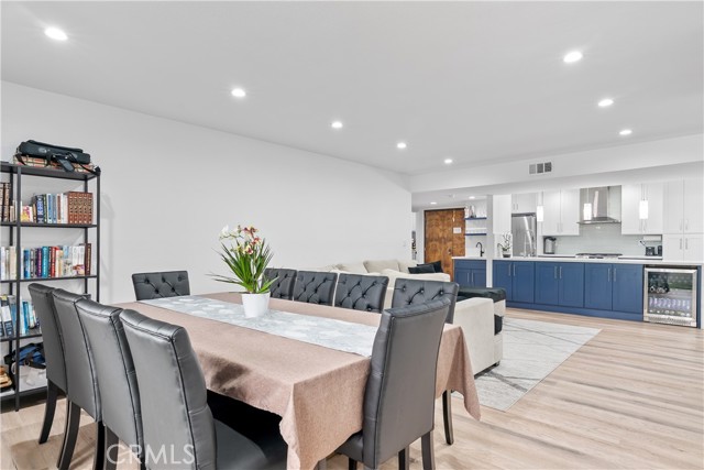5325 Lindley Avenue, Tarzana CA: https://media.crmls.org/medias/1db84b2c-ba07-42a7-8953-60030cf98ee7.jpg