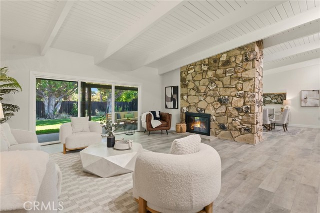 Detail Gallery Image 5 of 45 For 6020 Neddy Ave, Woodland Hills,  CA 91367 - 5 Beds | 3 Baths