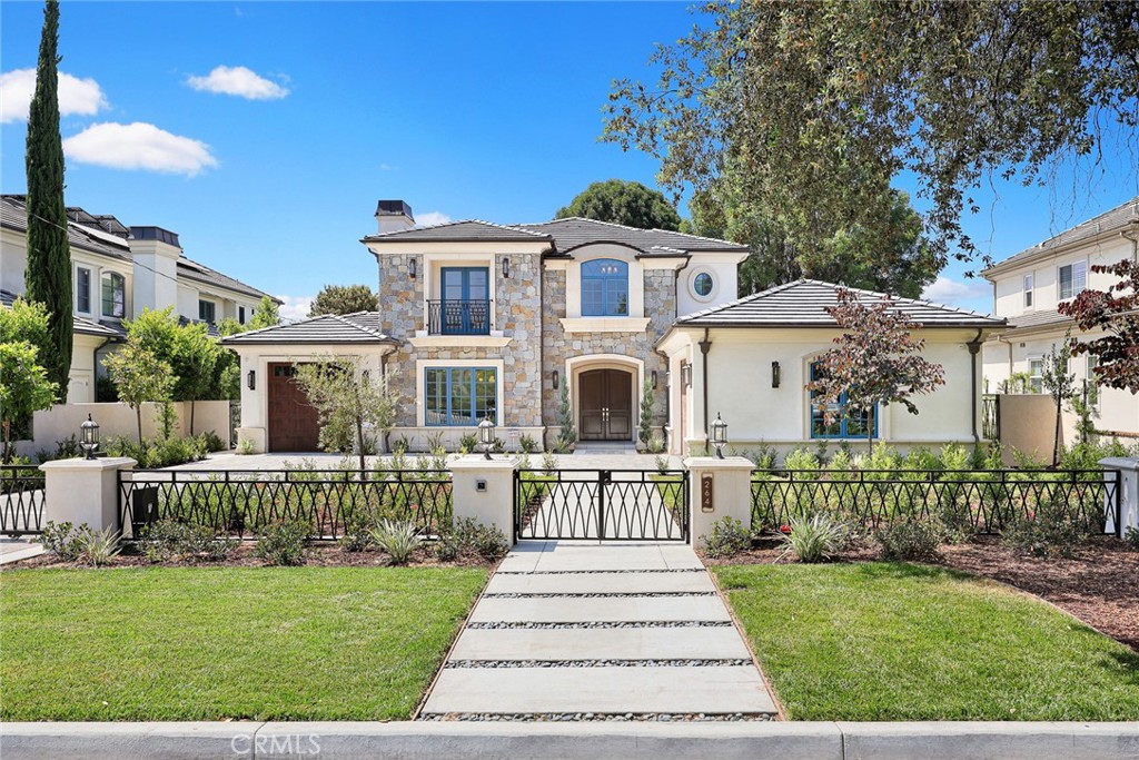 264 W Naomi Ave