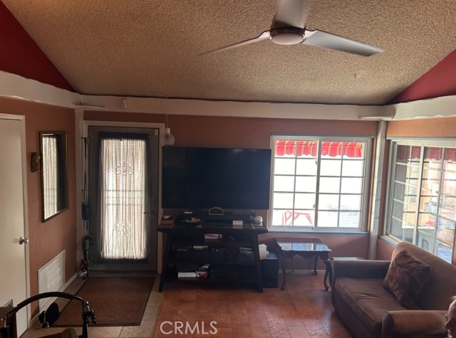 Detail Gallery Image 16 of 50 For 23509 via Chantilly, Valencia,  CA 91355 - 2 Beds | 2 Baths