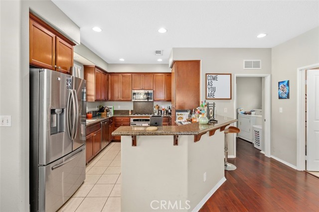 Detail Gallery Image 9 of 39 For 814 Pyramid Ct, Corona,  CA 92880 - 4 Beds | 2/1 Baths