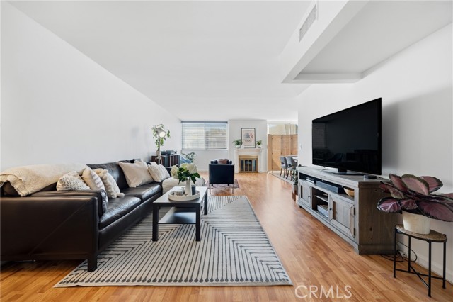 Detail Gallery Image 3 of 21 For 14141 Dickens #312,  Sherman Oaks,  CA 91423 - 2 Beds | 2 Baths