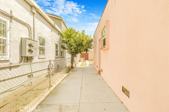 914 W 71st Street, Los Angeles CA: https://media.crmls.org/medias/1dbc0dae-a75b-41e3-9e95-e8fdee3ab062.jpg